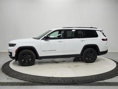 Bright White Clearcoat 2024 Jeep Grand Cherokee L Altitude