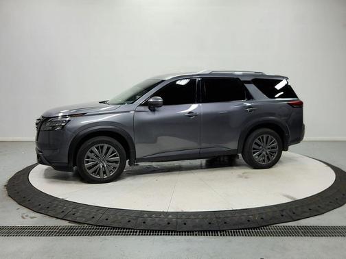 Gun Metallic 2025 Nissan Pathfinder SL FWD