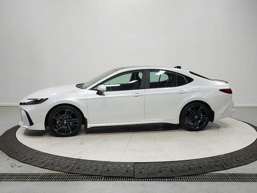 Wind Chill Pearl 2025 Toyota Camry XSE