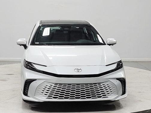 Wind Chill Pearl 2025 Toyota Camry XSE