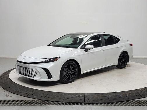 Wind Chill Pearl 2025 Toyota Camry XSE