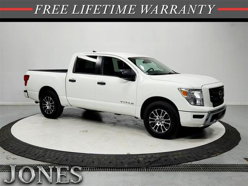 2023 Nissan Titan SV