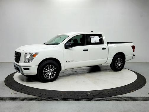 2023 Nissan Titan SV