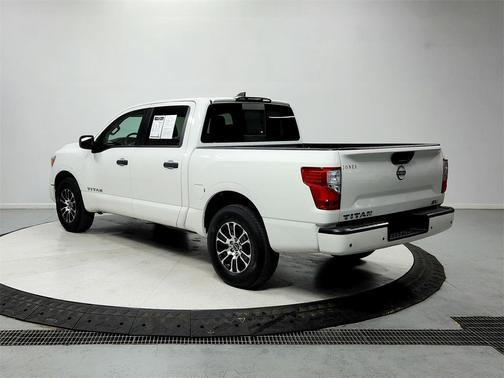 2023 Nissan Titan SV
