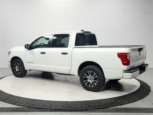 2023 Nissan Titan SV