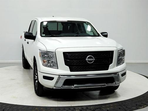 2023 Nissan Titan SV