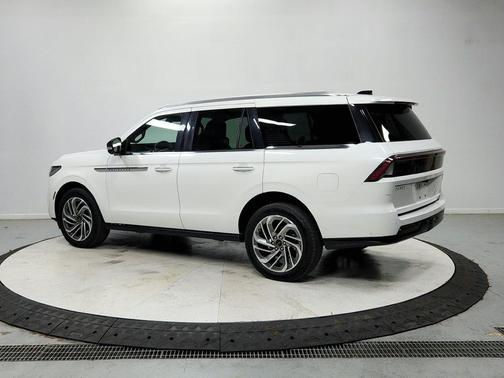 Pristine White Metallic Tri-Coat 2025 Lincoln Navigator Reserve