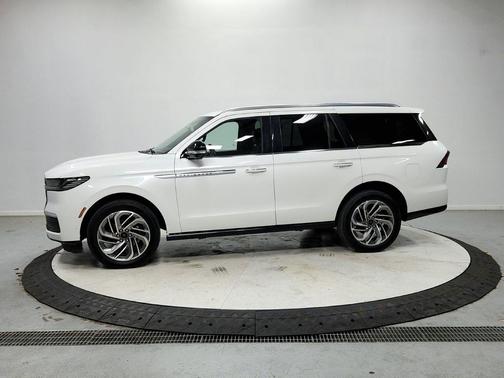 Pristine White Metallic Tri-Coat 2025 Lincoln Navigator Reserve