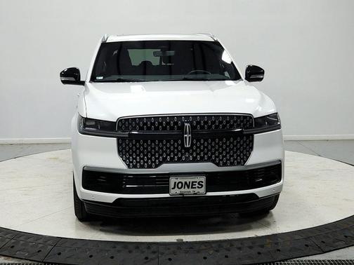 Pristine White Metallic Tri-Coat 2025 Lincoln Navigator Reserve