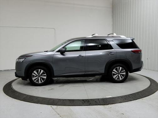 2023 Nissan Pathfinder SL FWD