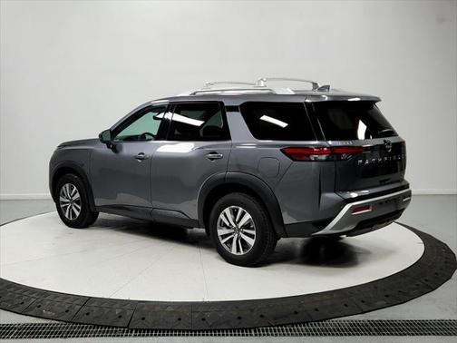 2023 Nissan Pathfinder SL FWD