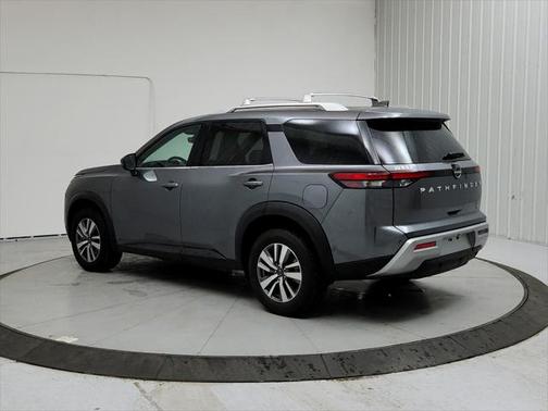 2023 Nissan Pathfinder SL FWD