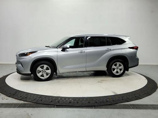 Celestial Silver Metallic 2021 Toyota Highlander LE