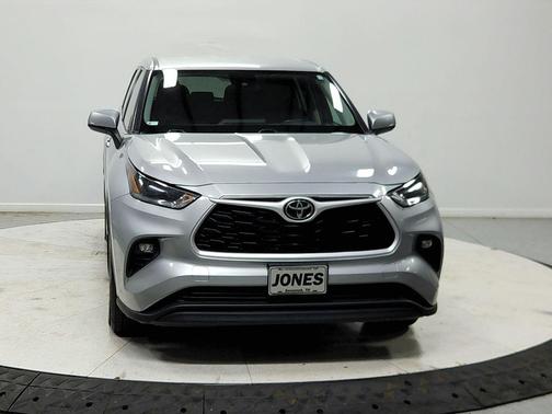 Celestial Silver Metallic 2021 Toyota Highlander LE