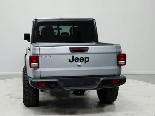 Silver Zynith Clearcoat 2023 Jeep Gladiator Sport