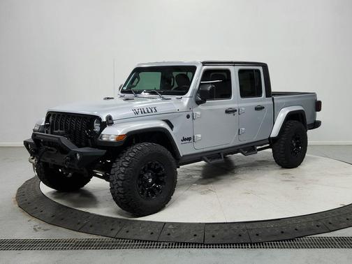 Silver Zynith Clearcoat 2023 Jeep Gladiator Sport