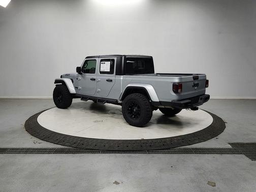 2023 Jeep Gladiator Sport