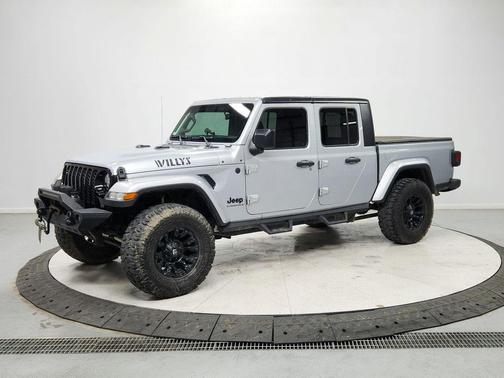 Silver Zynith Clearcoat 2023 Jeep Gladiator Sport