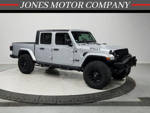 Silver Zynith Clearcoat 2023 Jeep Gladiator Sport