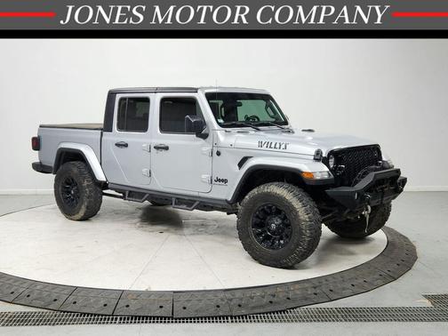 Silver Zynith Clearcoat 2023 Jeep Gladiator Sport