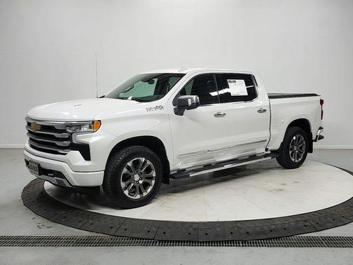 Iridescent Pearl Tricoat 2024 Chevrolet Silverado 1500 High Country