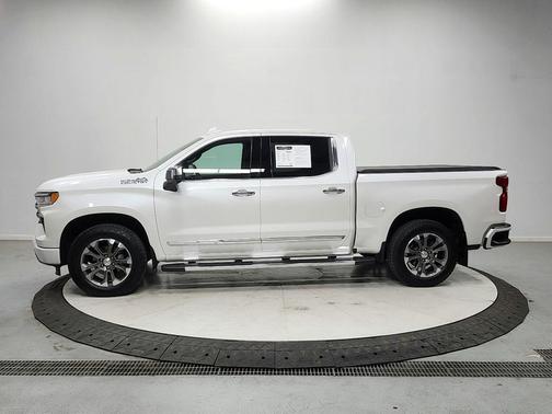 Iridescent Pearl Tricoat 2024 Chevrolet Silverado 1500 High Country