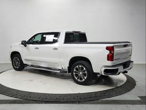 Iridescent Pearl Tricoat 2024 Chevrolet Silverado 1500 High Country