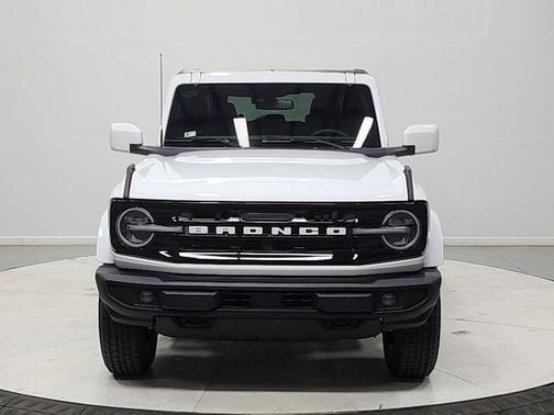 Oxford White 2026 Ford Bronco Outer Banks