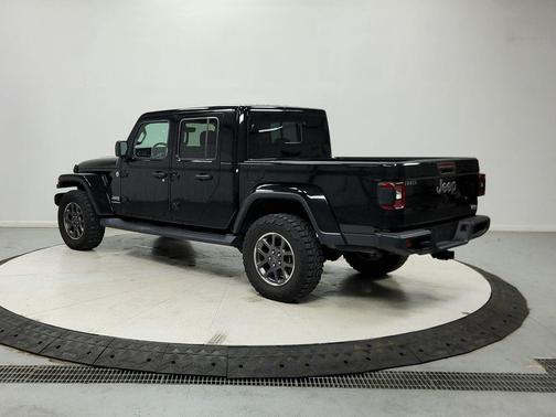 Black Clearcoat 2022 Jeep Gladiator Overland