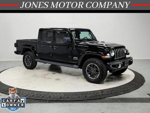 Black Clearcoat 2022 Jeep Gladiator Overland