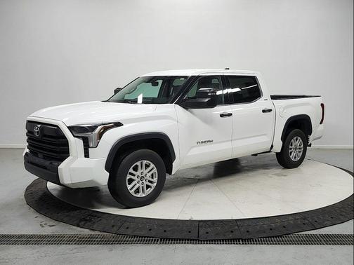 White 2022 Toyota Tundra SR5
