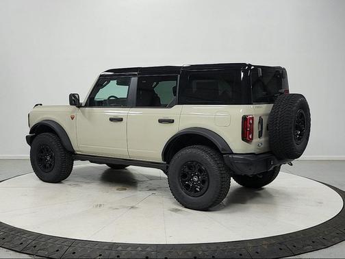 DESERT SAND 2026 Ford Bronco Badlands