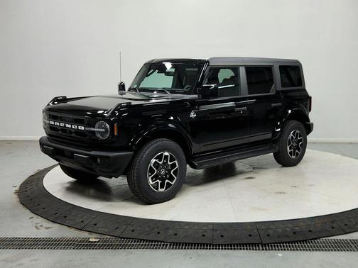 Shadow Black 2026 Ford Bronco Outer Banks