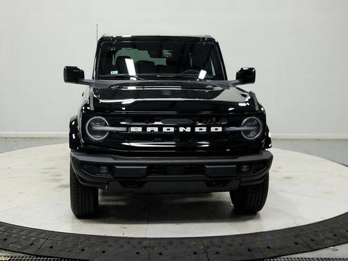 Shadow Black 2026 Ford Bronco Outer Banks