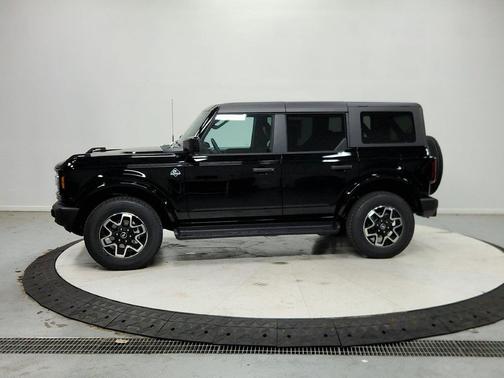 Shadow Black 2026 Ford Bronco Outer Banks