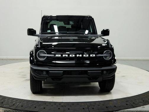 Shadow Black 2026 Ford Bronco Outer Banks