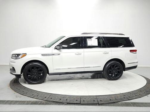 2024 Lincoln Navigator Premiere