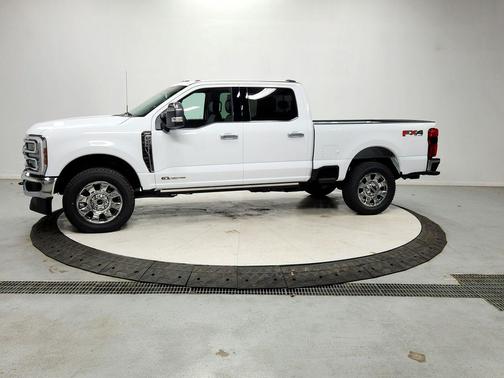 OXFORD WHITE 2026 Ford F-250 Lariat