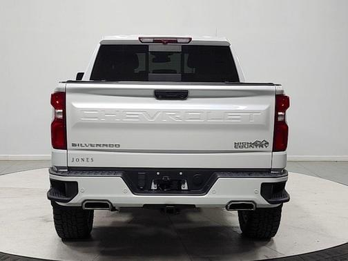Pearl 2022 Chevrolet Silverado 1500 High Country