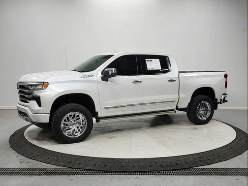 Pearl 2022 Chevrolet Silverado 1500 High Country