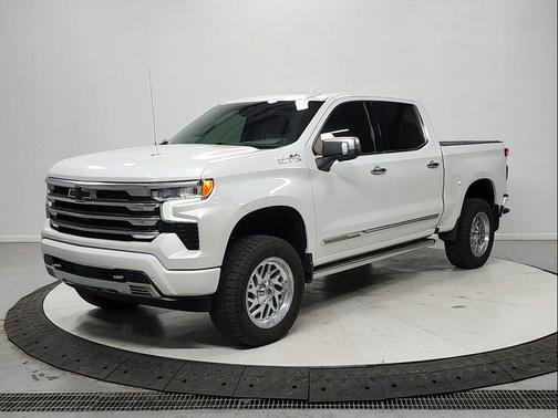 Pearl 2022 Chevrolet Silverado 1500 High Country