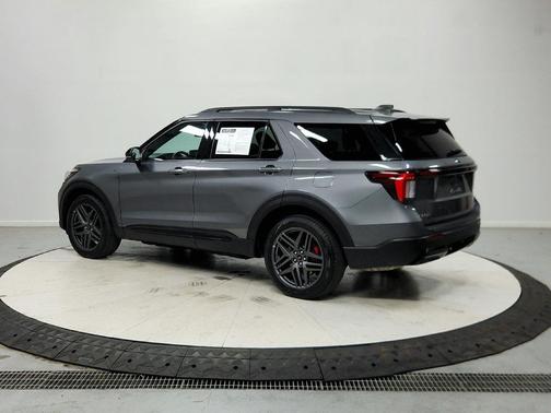 Carbonized Gray Metallic 2025 Ford Explorer ST-Line