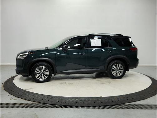 Obsidian Green Pearl/Super Black 2022 Nissan Pathfinder SL 2WD