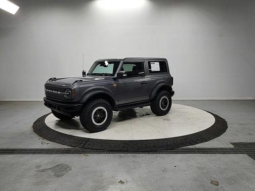 CARBONIZED GRAY METALLIC 2024 Ford Bronco Badlands
