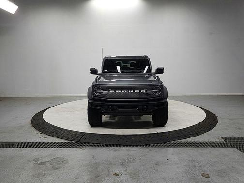 CARBONIZED GRAY METALLIC 2024 Ford Bronco Badlands