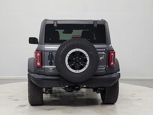CARBONIZED GRAY METALLIC 2024 Ford Bronco Badlands
