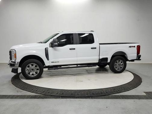 OXFORD WHITE 2023 Ford F-250 XL