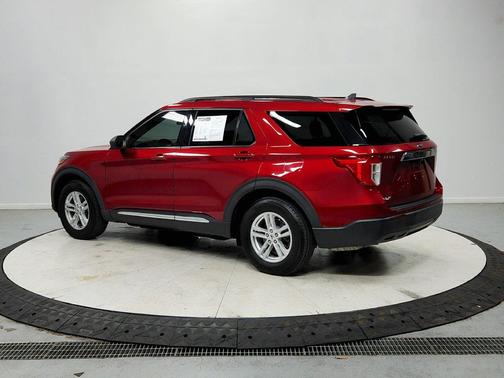 Rapid Red Metallic Tinted Clearcoat 2021 Ford Explorer XLT