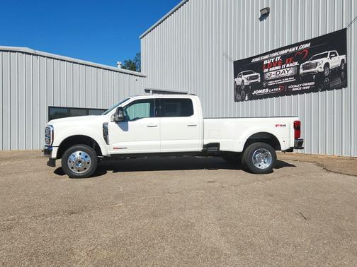 Star White Metallic Tri-Coat 2027 Ford F-450 Lariat
