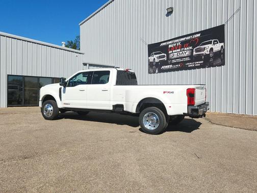 Star White Metallic Tri-Coat 2027 Ford F-450 Lariat